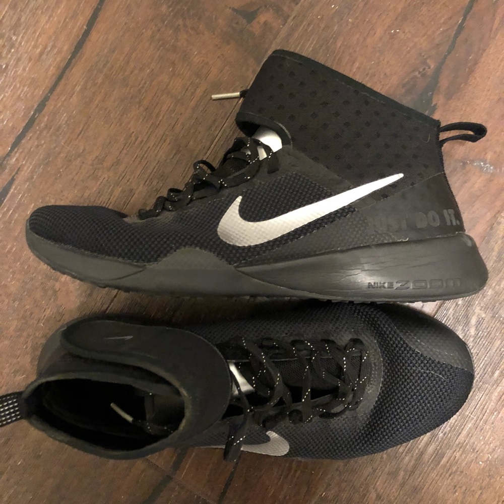 Women’s Nike zoom air strong sz 8 ex condition!
